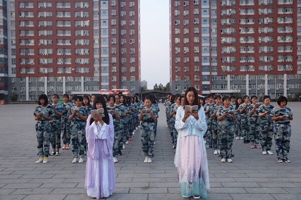 保定理工学院校服图片